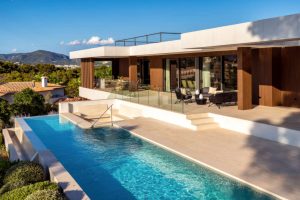 Luxusvilla mit Meerblick und Infinity-Pool in Santa Ponsa: Außenansicht