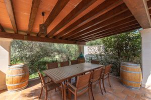 Mediterrane Villa mit Ferienvermietungslizenz in Portals Nous: Terrasse – Pergola