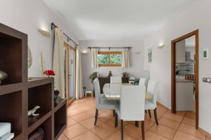 Mediterrane Villa mit Ferienvermietungslizenz in Portals Nous: Esszimmer