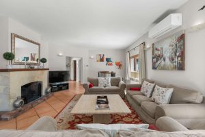 Mediterrane Villa mit Ferienvermietungslizenz in Portals Nous: Wohnzimmer – Kamin