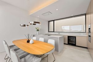 Neubau mit Dachterrasse und Hafenblick in Port Andratx: Küche – Essbereich