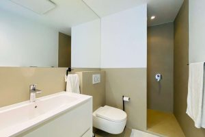 Saniertes Penthouse in erster Meereslinie in Portals Nous: Bad