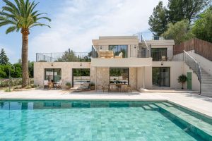 Neubauvilla mit Pool und Fernblick in Es Capdella: Pool