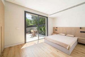 Neubauvilla mit Pool und Fernblick in Es Capdella: Schlafzimmer